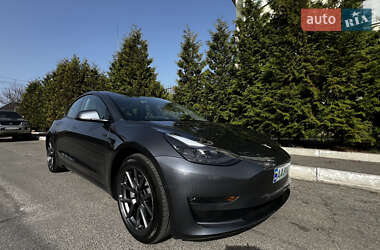 Седан Tesla Model 3 2022 в 