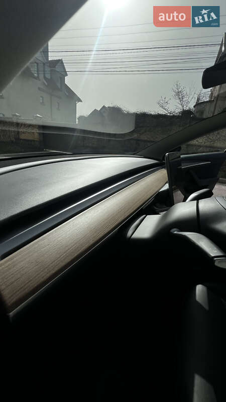 Седан Tesla Model 3 2022 в Киеве