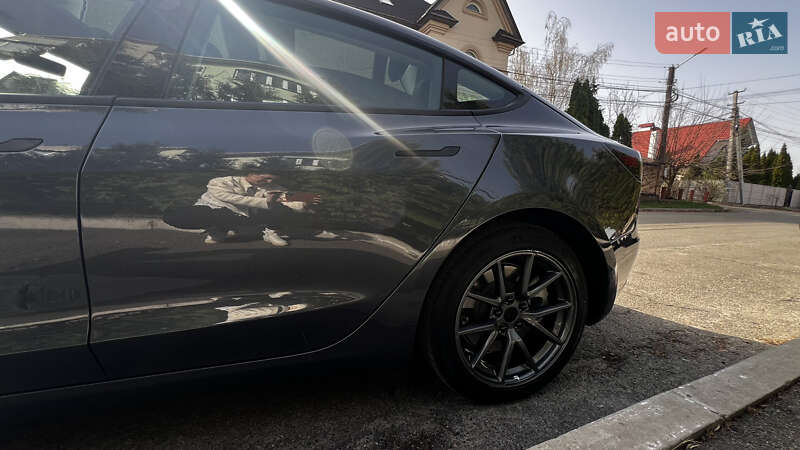 Седан Tesla Model 3 2022 в Киеве
