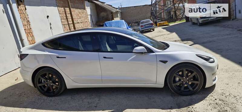 Седан Tesla Model 3 2019 в Черновцах