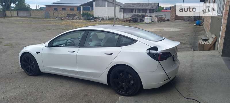 Седан Tesla Model 3 2019 в Черновцах