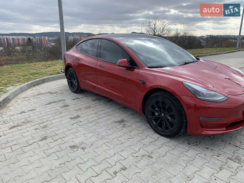 Седан Tesla Model 3 2021 в Львове
