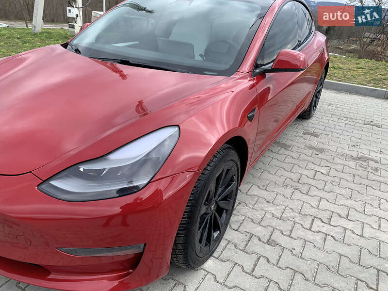 Седан Tesla Model 3 2021 в Львове