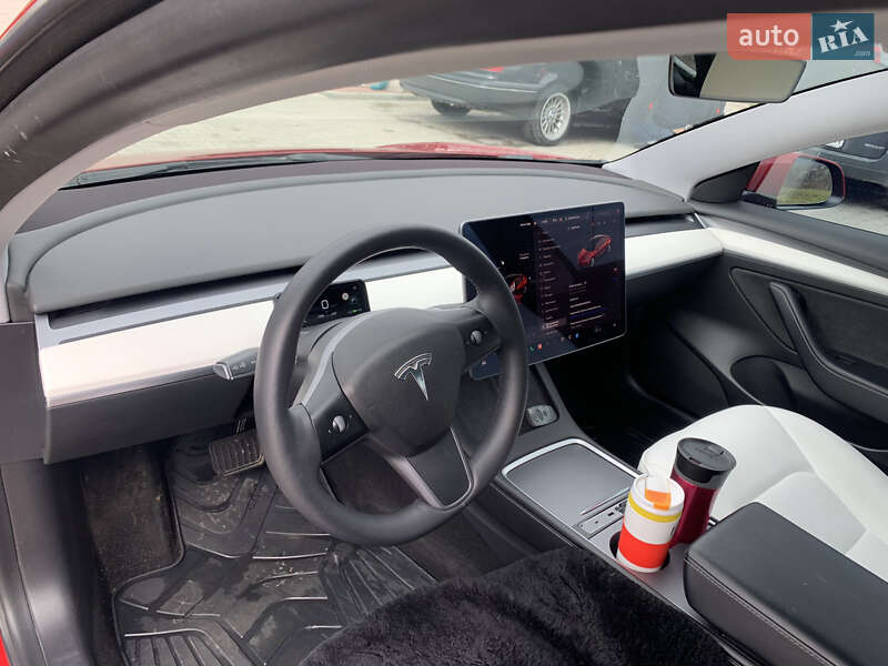 Седан Tesla Model 3 2021 в Львове