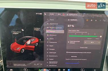 Седан Tesla Model 3 2021 в 