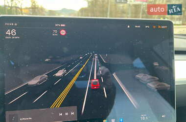 Седан Tesla Model 3 2021 в 