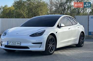 Седан Tesla Model 3 2021 в Снятині