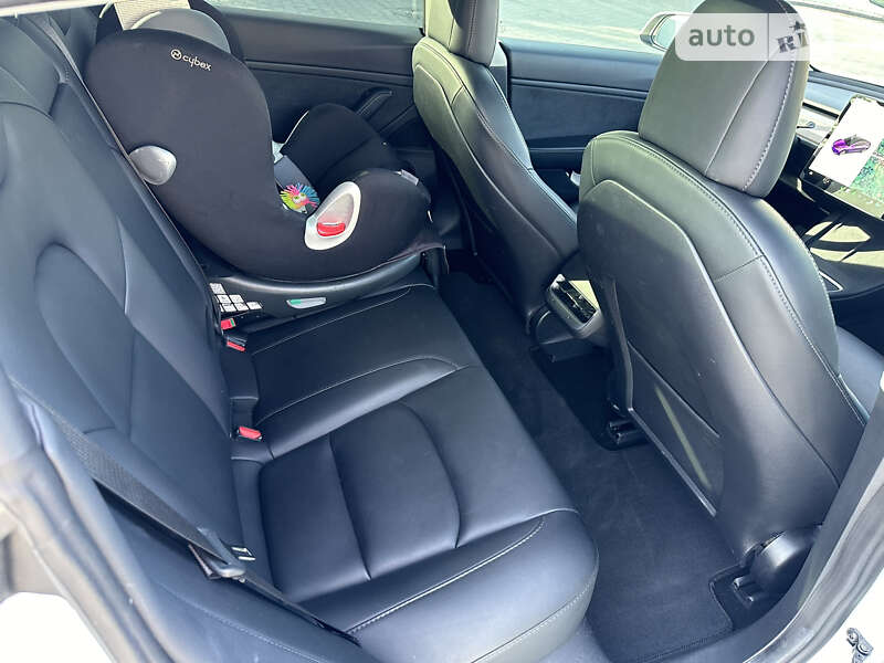 Седан Tesla Model 3 2021 в Снятине