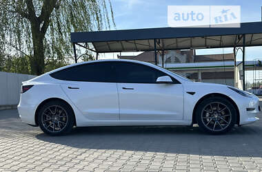 Седан Tesla Model 3 2021 в 