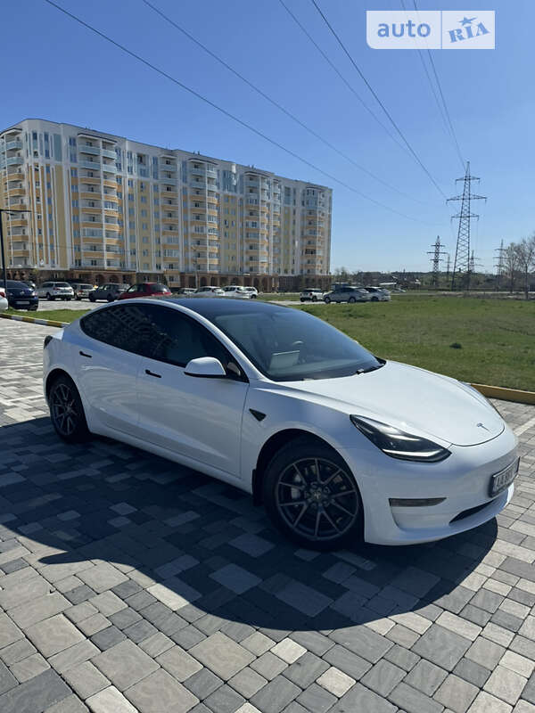 Седан Tesla Model 3 2022 в Киеве