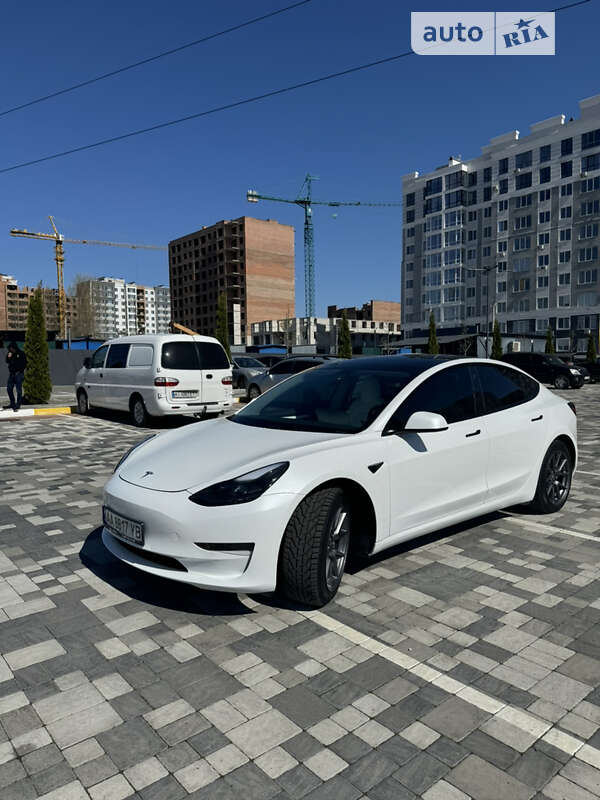Седан Tesla Model 3 2022 в Киеве