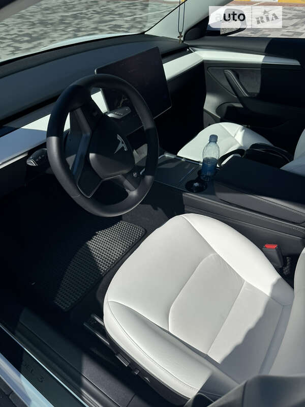 Седан Tesla Model 3 2022 в Киеве