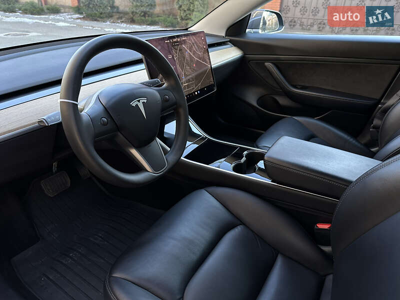 Седан Tesla Model 3 2020 в Киеве