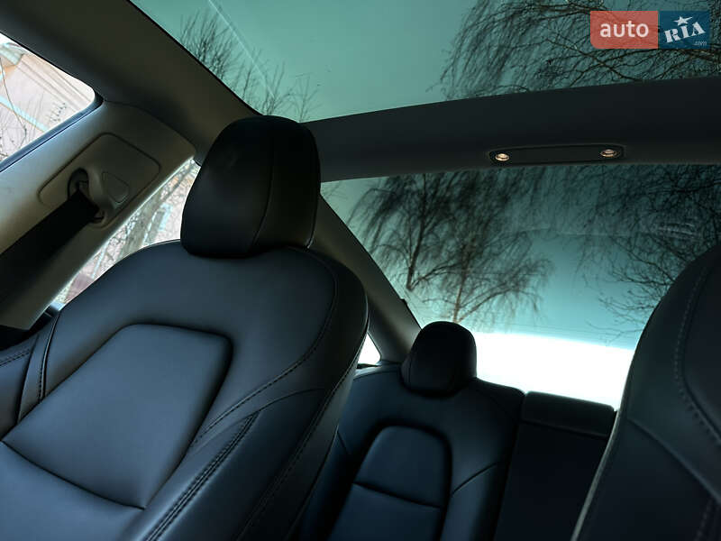 Седан Tesla Model 3 2020 в Киеве