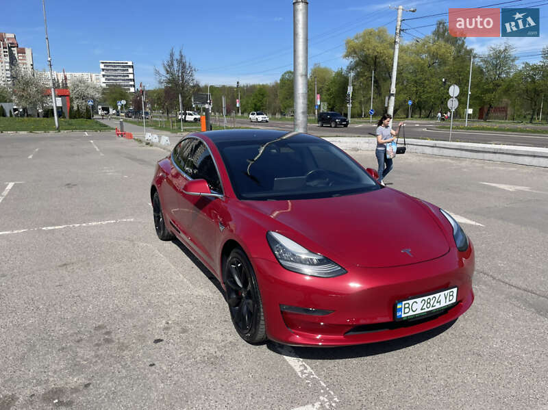 Седан Tesla Model 3 2018 в Львові