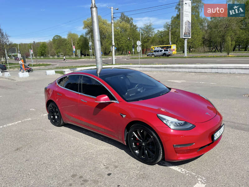 Седан Tesla Model 3 2018 в Львові