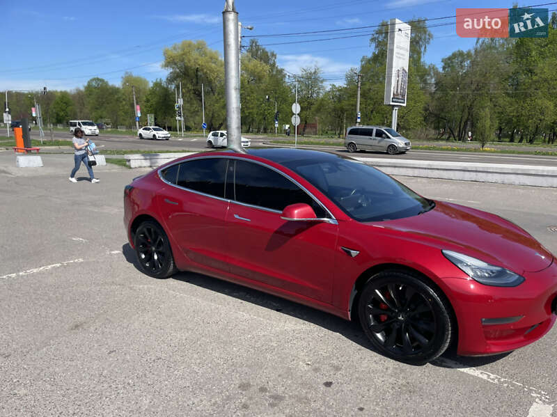 Седан Tesla Model 3 2018 в Львові