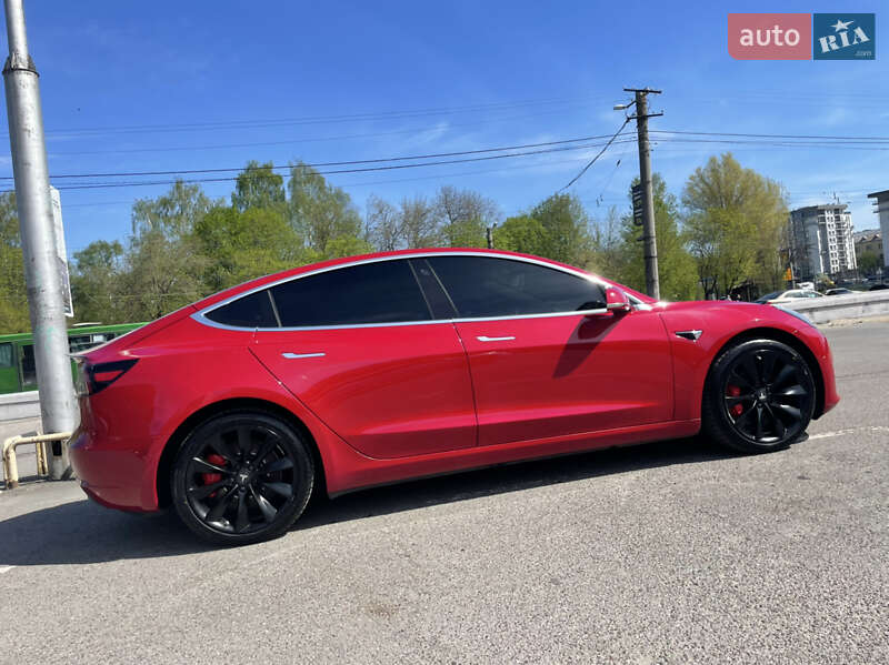 Седан Tesla Model 3 2018 в Львові