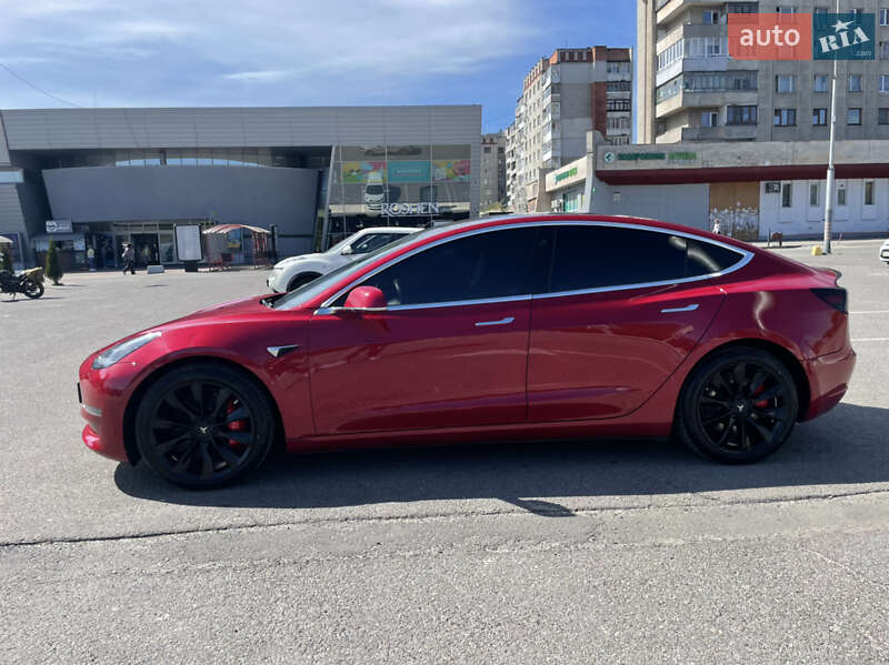 Седан Tesla Model 3 2018 в Львові