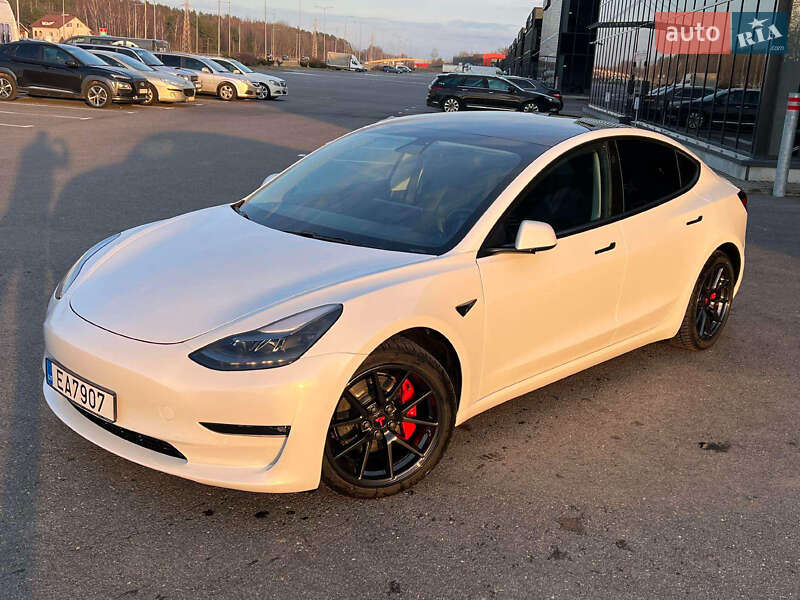 Седан Tesla Model 3 2021 в Черкассах