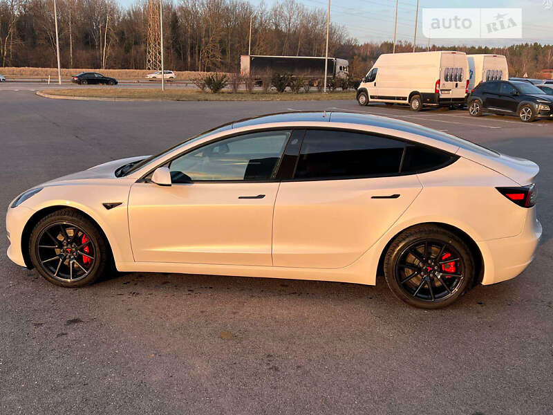 Седан Tesla Model 3 2021 в Черкасах