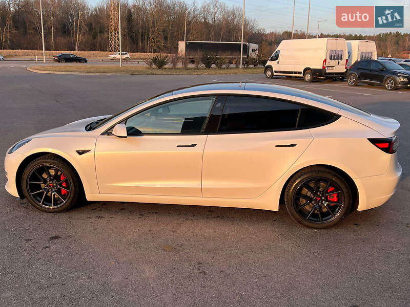 Седан Tesla Model 3 2021 в Черкассах