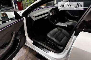 Седан Tesla Model 3 2024 в 