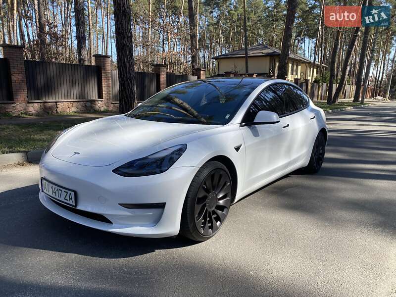 Седан Tesla Model 3 2022 в Киеве