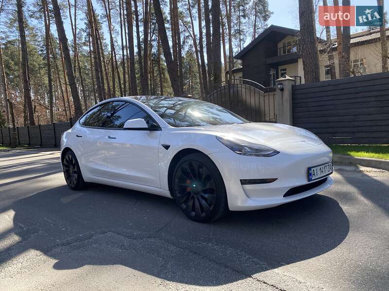 Седан Tesla Model 3 2022 в Киеве