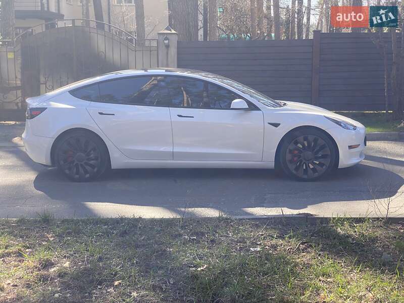 Седан Tesla Model 3 2022 в Киеве