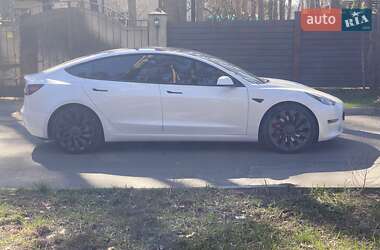 Седан Tesla Model 3 2022 в Киеве