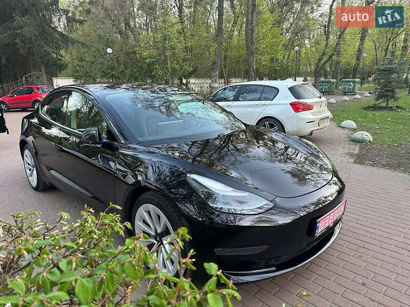 Седан Tesla Model 3 2022 в Києві