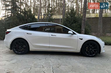 Седан Tesla Model 3 2018 в Киеве