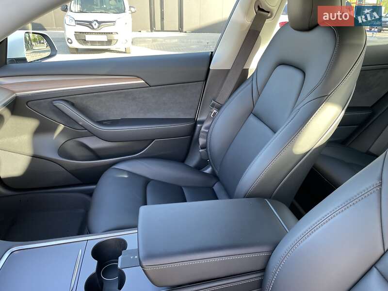 Седан Tesla Model 3 2021 в Кременчуге