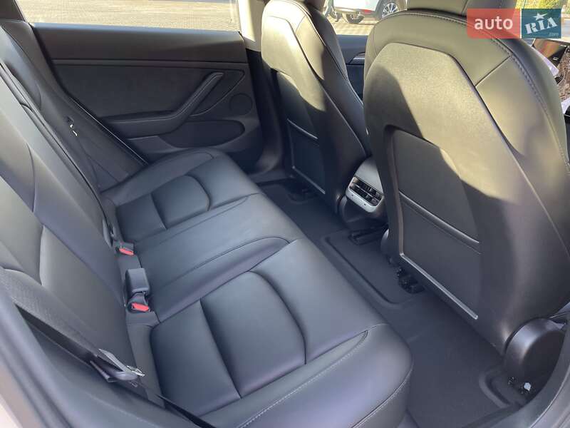 Седан Tesla Model 3 2021 в Кременчуге