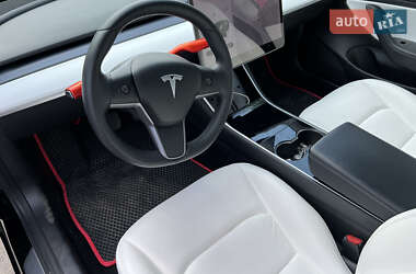 Седан Tesla Model 3 2019 в Киеве