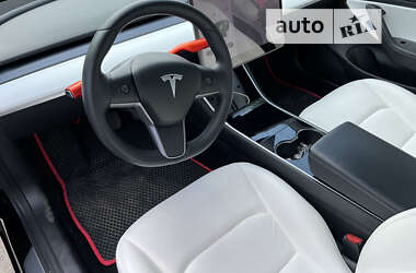 Седан Tesla Model 3 2019 в Киеве