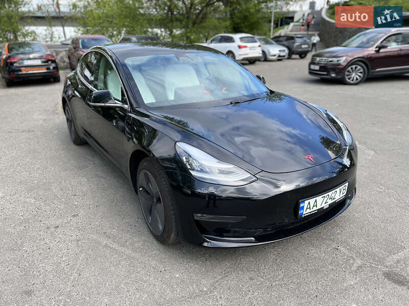 Седан Tesla Model 3 2019 в Киеве