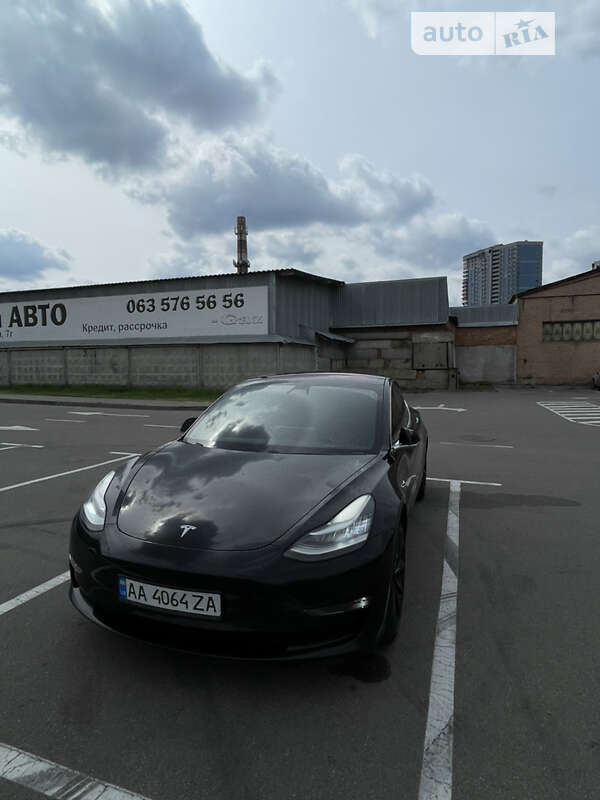 Седан Tesla Model 3 2019 в Киеве