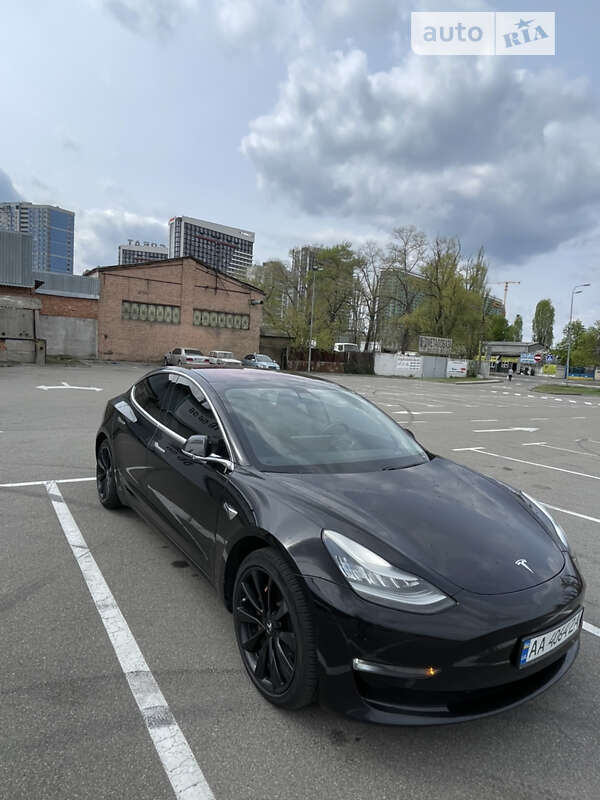 Седан Tesla Model 3 2019 в Киеве