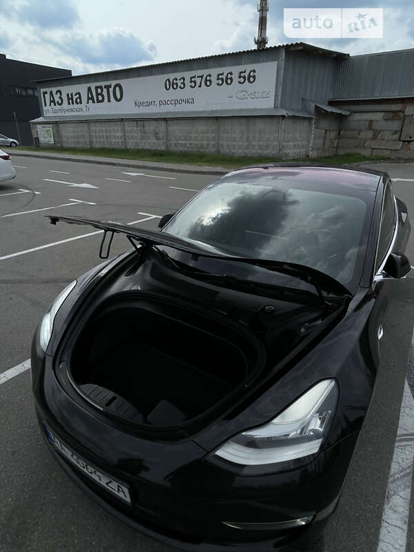Седан Tesla Model 3 2019 в Киеве
