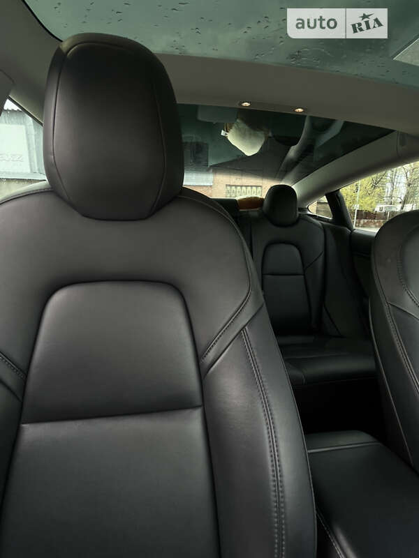 Седан Tesla Model 3 2019 в Киеве