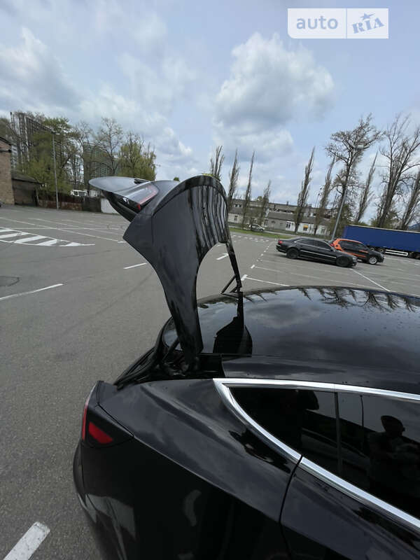 Седан Tesla Model 3 2019 в Киеве