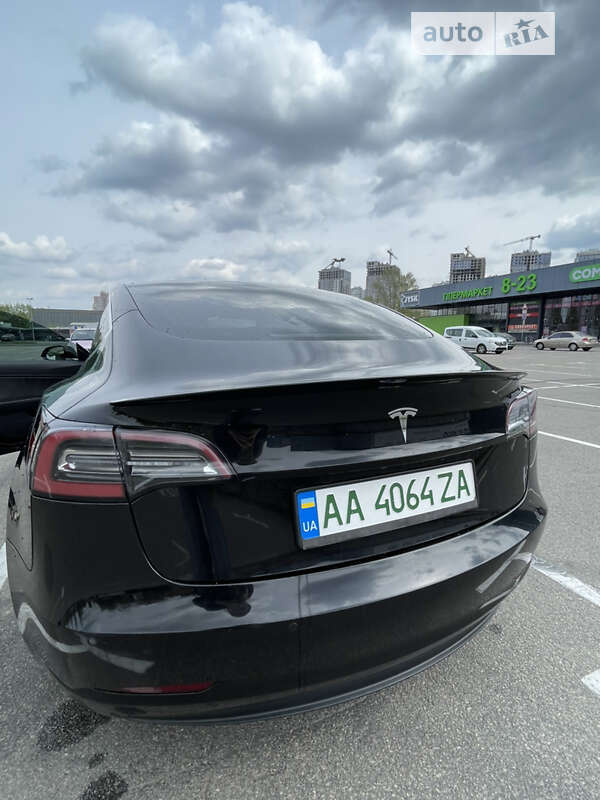 Седан Tesla Model 3 2019 в Киеве