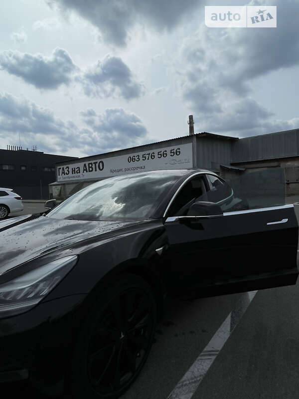 Седан Tesla Model 3 2019 в Киеве