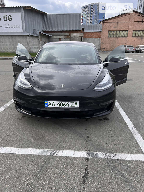 Седан Tesla Model 3 2019 в Киеве