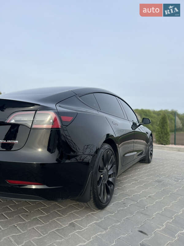 Седан Tesla Model 3 2022 в Виннице