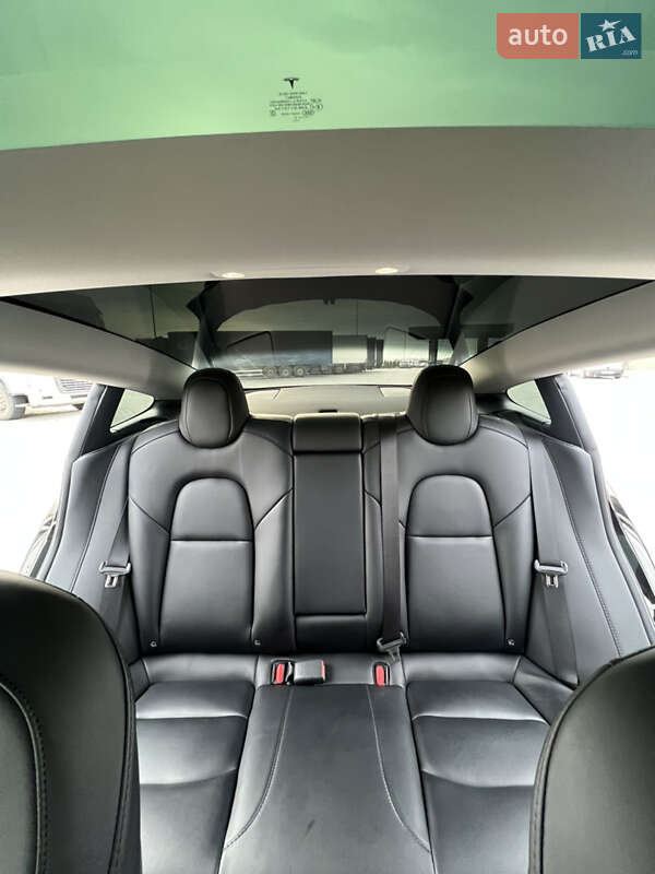 Седан Tesla Model 3 2022 в Виннице