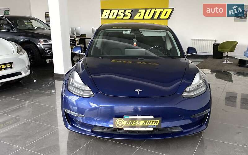 Седан Tesla Model 3 2018 в Шептицькому