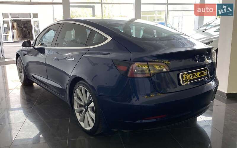 Седан Tesla Model 3 2018 в Шептицькому